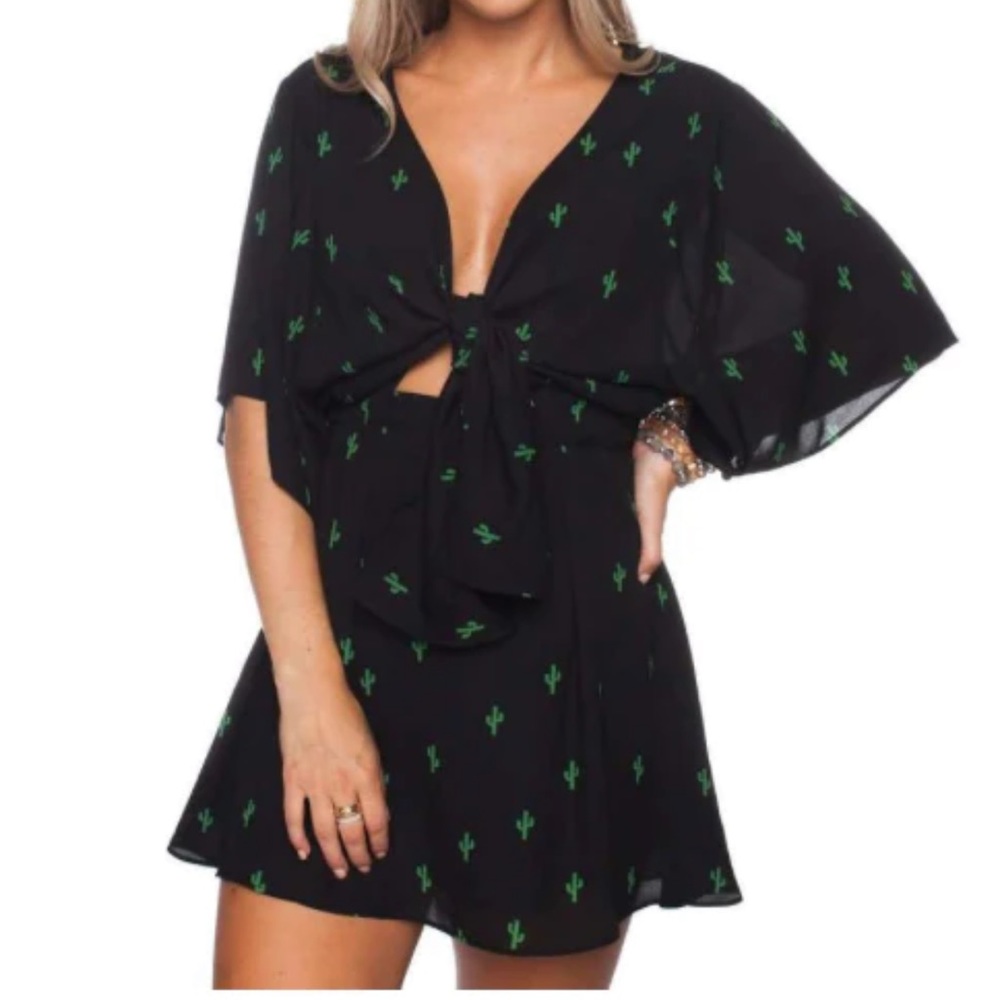 Buddy love black dress with cactuses 🌵 ties in the front. Perfect fall dress!